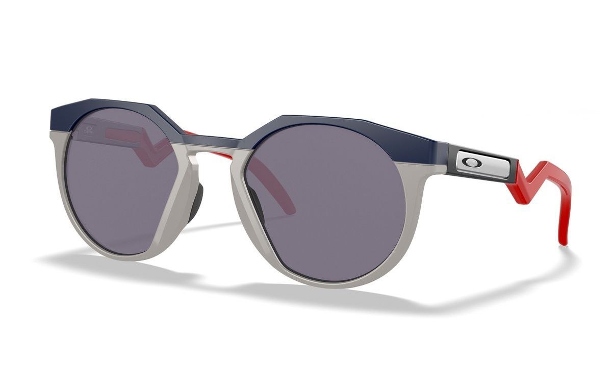 نظارة Oakley Limited Edition – ستايل بطابع فني، ما يشبه أحد!